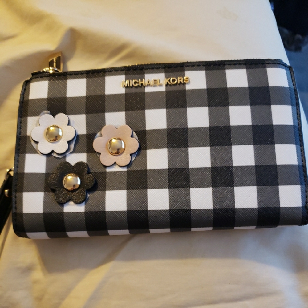 NWOT Michael Kors Black/White Gingham Wristlet Wallet
